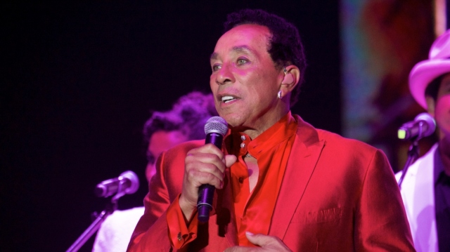 Ο 85χρονος τραγουδιστής της σόουλ Σμόκι Ρόμπινσον κατέθεσε αίτηση για την έκδοση περιοριστικής εντολής σε βάρος γυναίκας που τον έχει κατηγορήσει για σεξουαλική κακοποίηση.