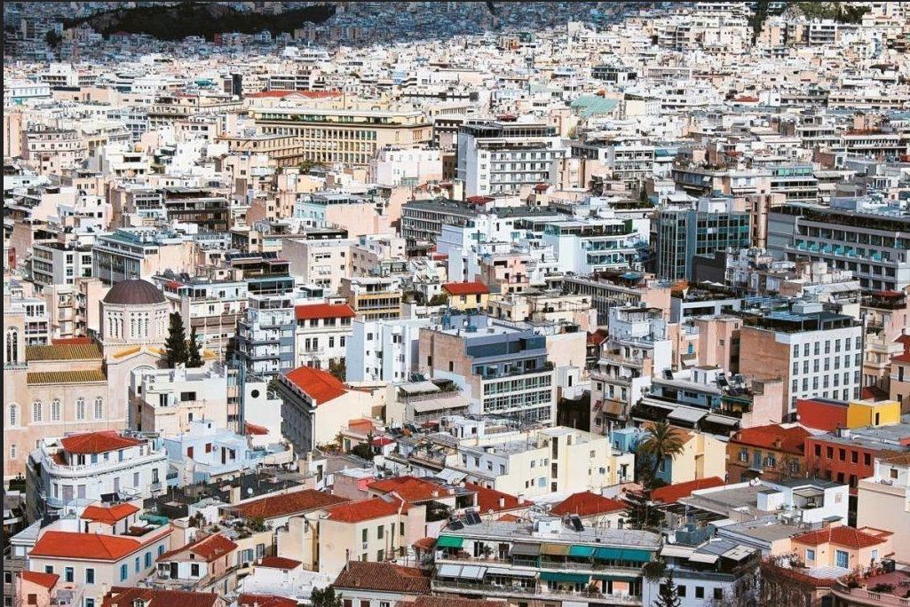 Πώς η κυβέρνηση γκρέμισε το ελληνικό κεραμίδι